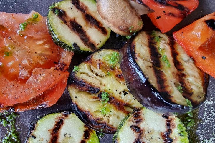 Ako denný režim ovplyvňuje hmotnosť: prečo stravovanie podľa hodín nefunguje pre každého