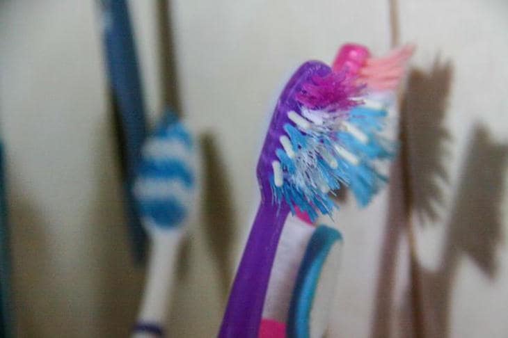 Ako premeniť starú zubnú kefku na významného spojenca v domácnosti: druhý život známeho predmetu
