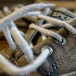 Ako si raz zaviazať šnúrky a zabudnúť na rozviazané uzly: trik zo sveta horolezectva