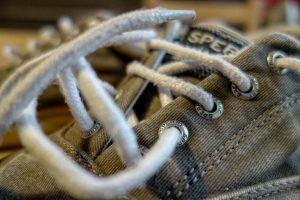 Ako si raz zaviazať šnúrky a zabudnúť na rozviazané uzly: trik zo sveta horolezectva