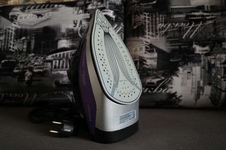 Ako sóda bikarbóna oživuje železnú podrážku: reakcia, ktorá rozpúšťa sadze