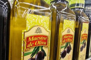 Prečo by mal olivový olej stmavnúť: prečo je svetlo hlavným nepriateľom na pulte