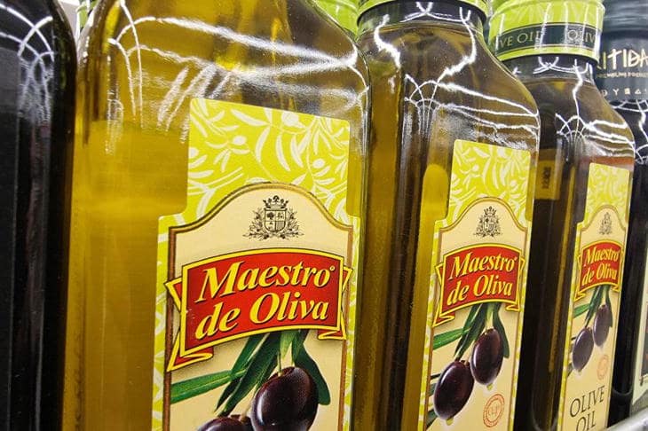 Prečo by mal olivový olej stmavnúť: prečo je svetlo hlavným nepriateľom na pulte