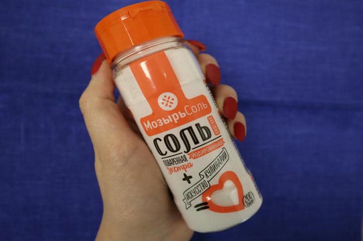 Prečo je soľ nielen v polievke, ale aj v práčke: domáca alchýmia pre bielu bielizeň