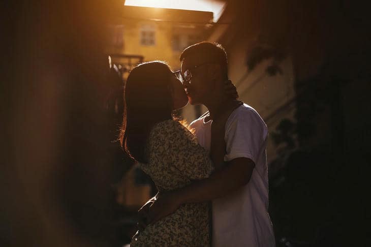 Prečo si zachovať nehu aj po pominutí vášne: ako sa z teplých zvykov stáva kostra dlhotrvajúcej lásky